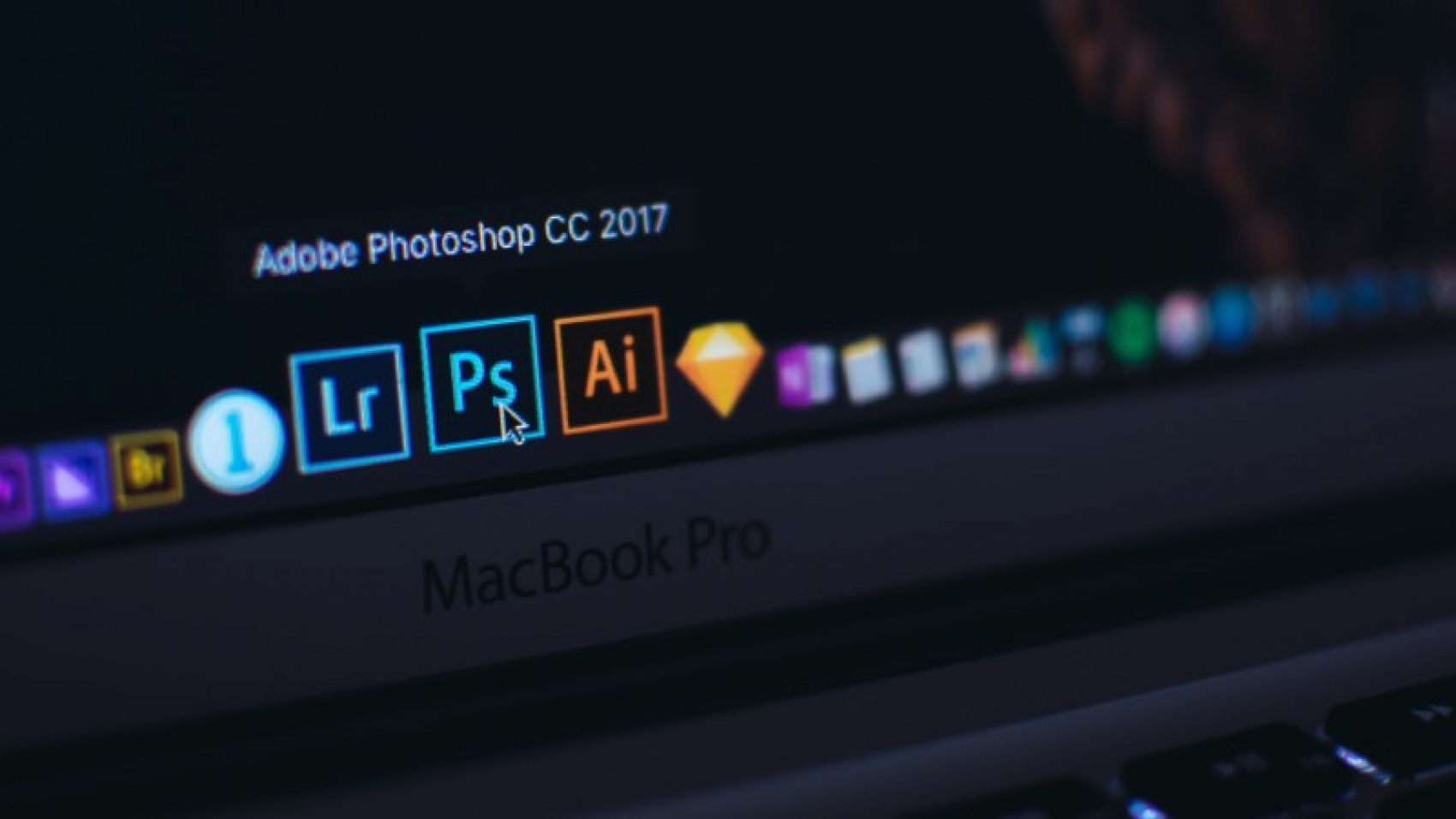 Компания Adobe представила веб-версии Photoshop и Illustrator