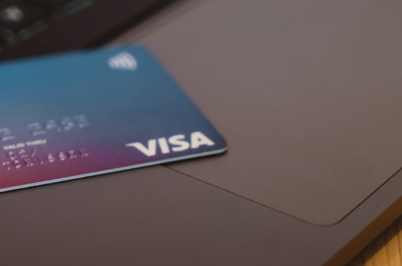 Банки РФ, попавшие под санкции, не смогут выпускать карты Visa и Mastercard