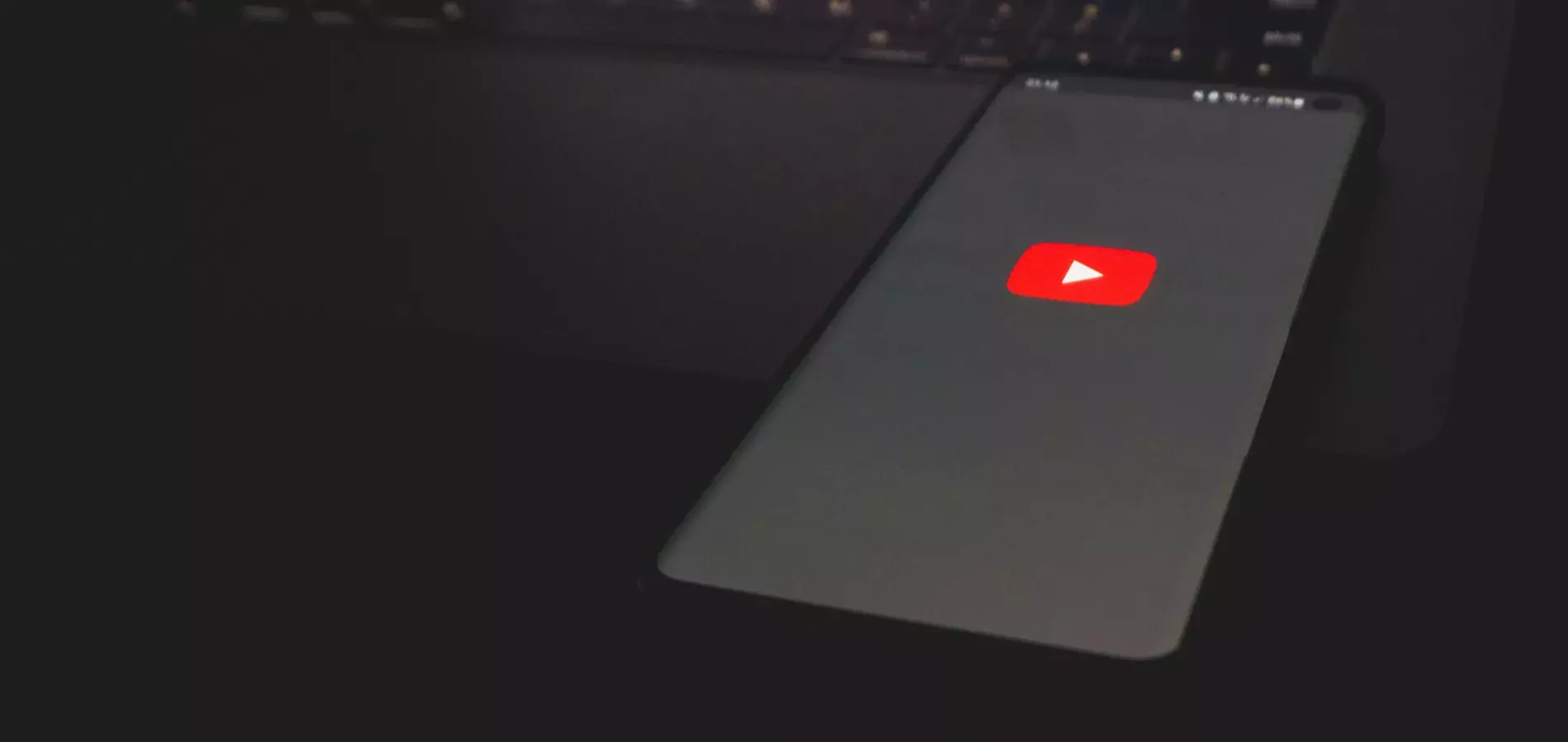 YouTube ввел маркировку для видеороликов созданных нейросетями